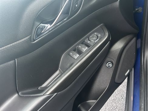 Used 2023 GMC Acadia SLT w/ Elevation Edition image 19