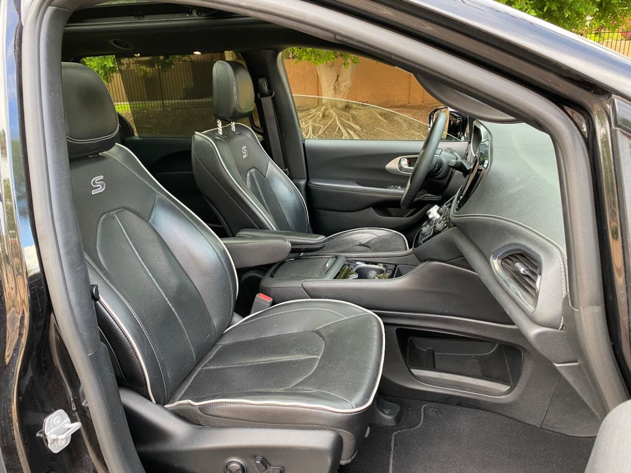 Used 2025 Chrysler Pacifica Limited FWD image 60