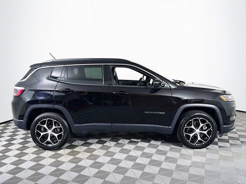 Used 2024 Jeep Compass Latitude AWD/4WD image 8
