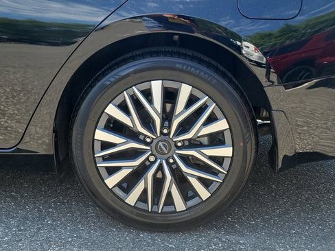 Used 2023 Nissan Altima 2.5 SV w/ SV Premium Package FWD image 6