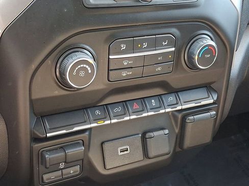 Used 2020 Chevrolet Silverado 1500 Custom w/ Custom Value Package image 16