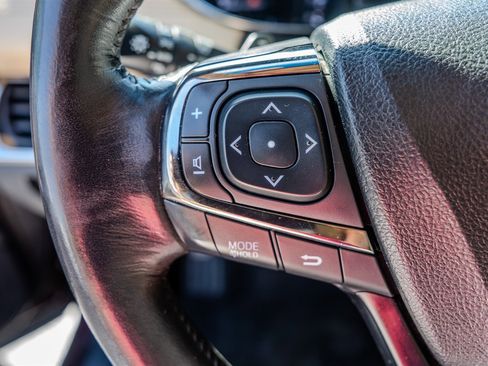 Used 2013 Toyota Avalon Limited image 16