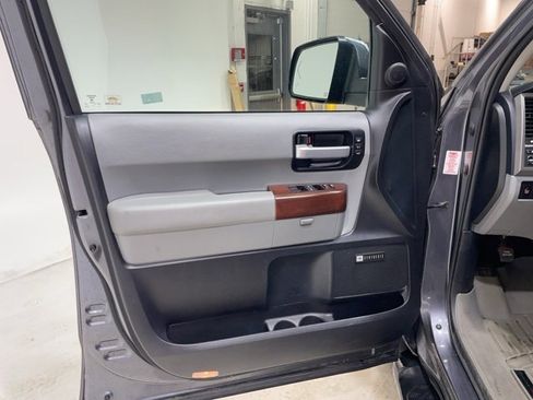 Used 2014 Toyota Sequoia Platinum image 8