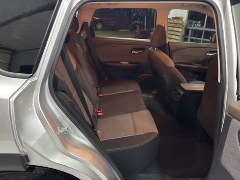 Used 2021 Nissan Rogue SV image 32