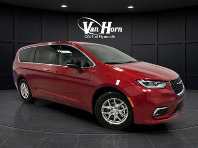 New 2026 Chrysler Pacifica Select