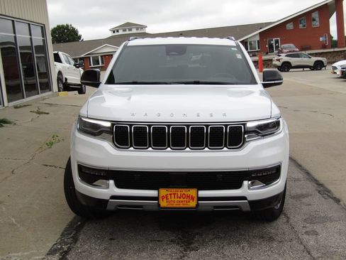 Used 2025 Jeep Wagoneer L Series II w/ 8-pass Seating Package AWD/4WD image 13
