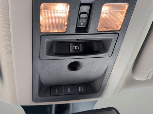 Used 2018 RAM 1500 SLT image 14