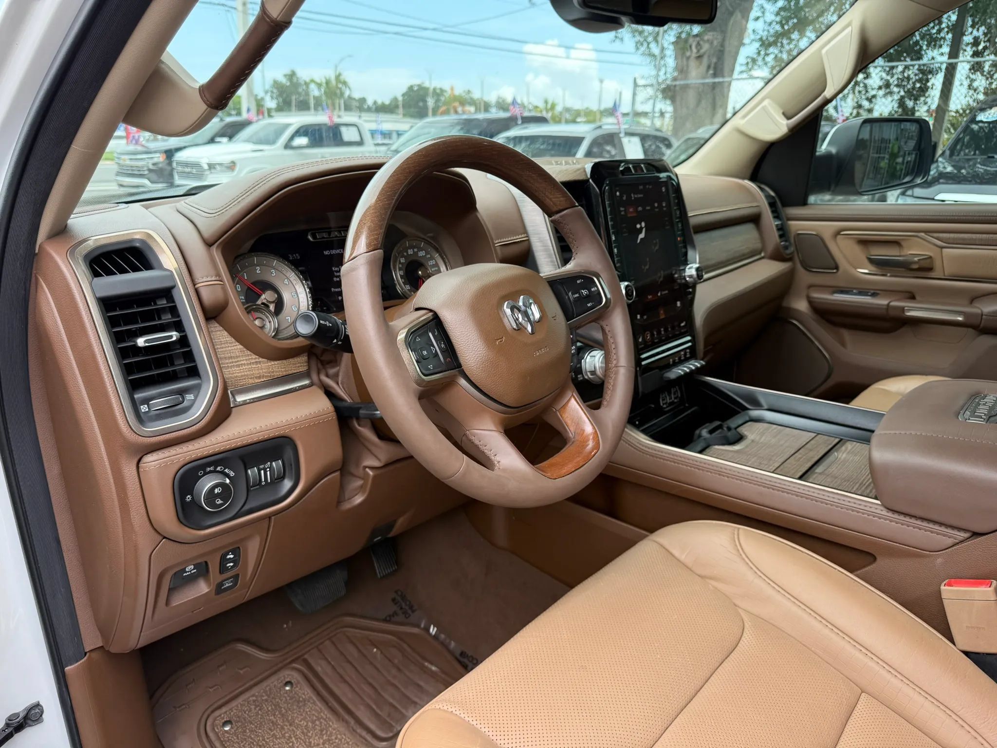 Used 2019 RAM 1500 Limited AWD/4WD image 11