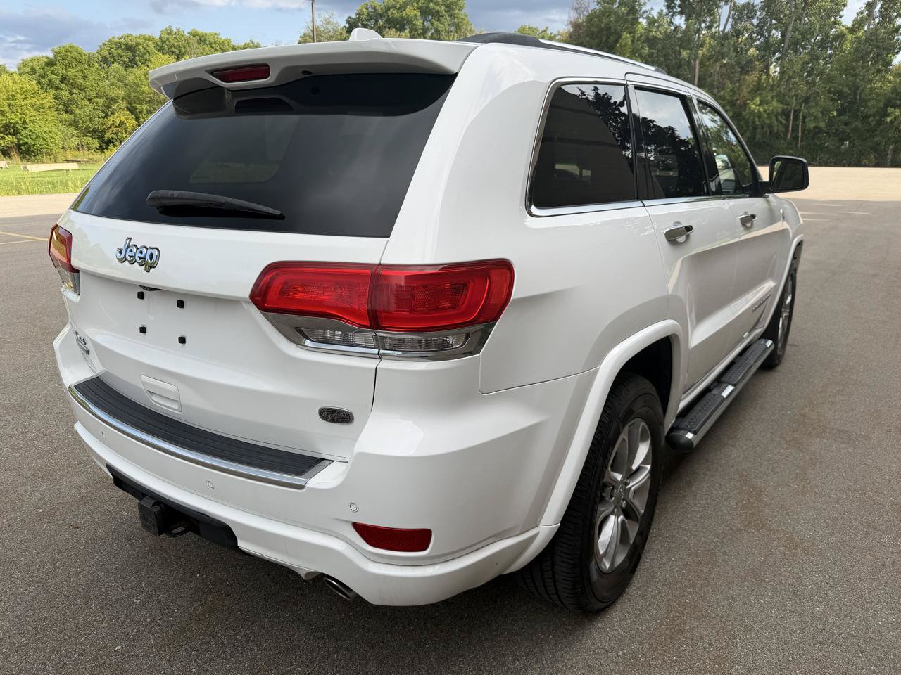 Used 2015 Jeep Grand Cherokee Overland w/ Advanced Technology Group AWD/4WD image 5