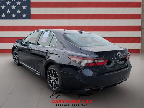 Used 2021 Toyota Camry SE FWD image 4