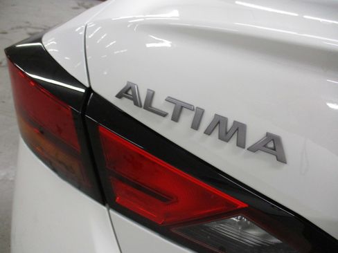 New 2025 Nissan Altima 2.5 SR image 10