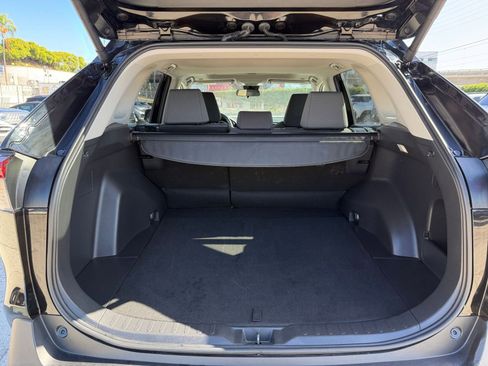 Used 2025 Toyota RAV4 XLE image 31