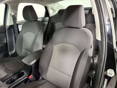 Used 2023 Kia Forte LXS image 13