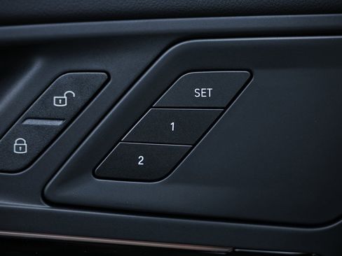 Used 2025 BMW X1 xDrive28i w/ Technology Package image 15