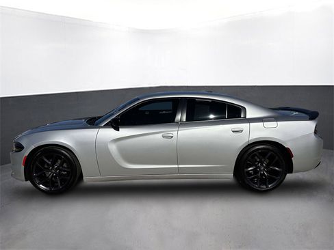 Used 2020 Dodge Charger SXT w/ Blacktop Package image 2