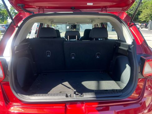 Used 2025 Hyundai Venue SE FWD image 10