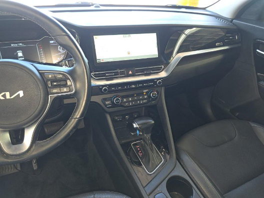 Used 2022 Kia Niro Touring Special Edition FWD image 9