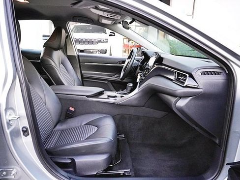 Used 2024 Toyota Camry SE image 11