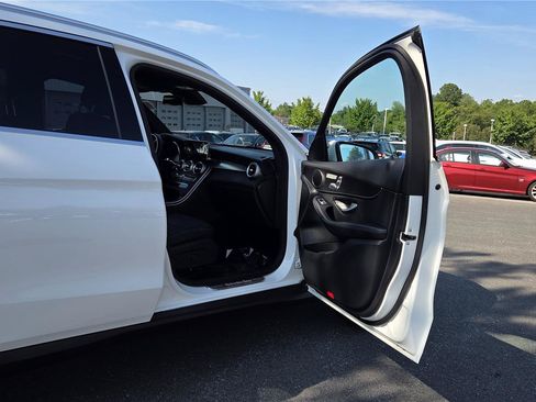 Used 2022 Mercedes-Benz GLC 300 4MATIC image 31