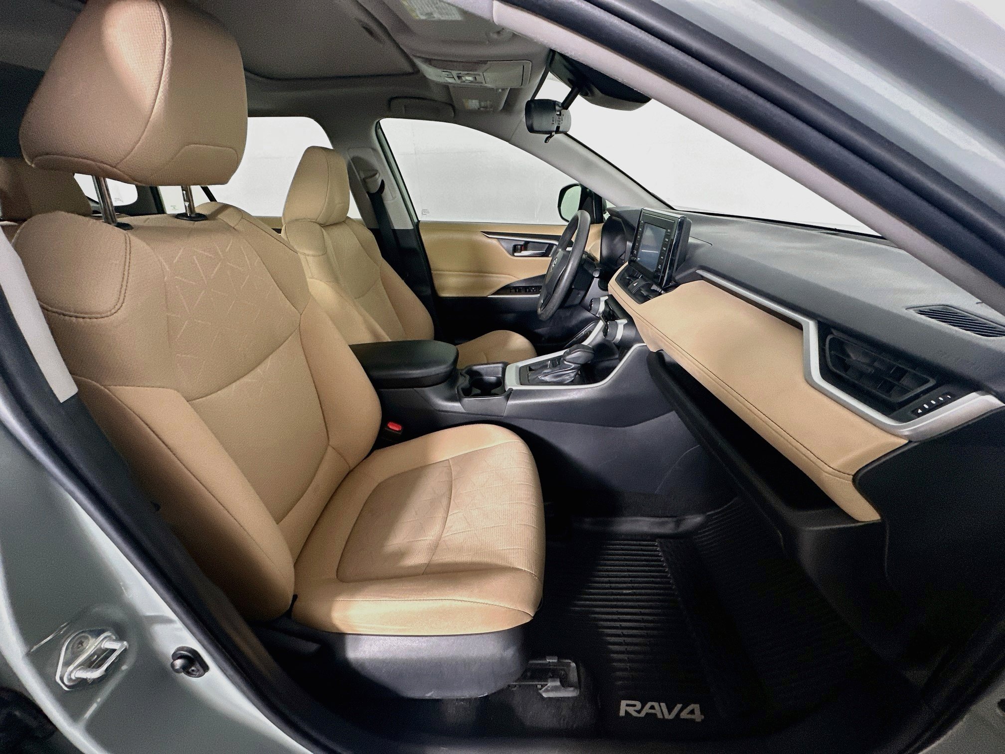 Used 2019 Toyota RAV4 XLE FWD image 32