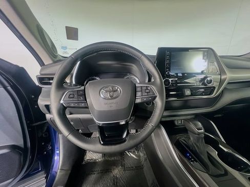 Used 2021 Toyota Highlander Limited FWD image 14