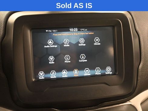Used 2018 Jeep Renegade Latitude FWD image 34