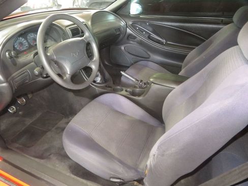 Used 2004 Ford Mustang Coupe RWD image 17