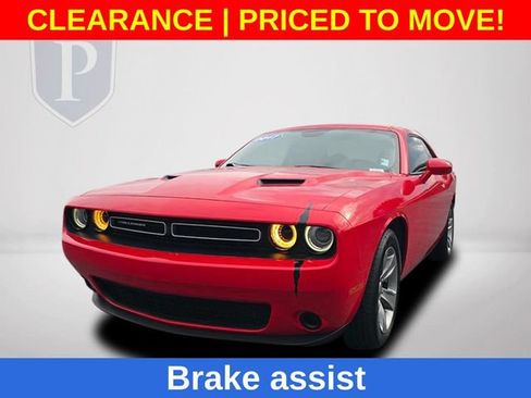 Used 2017 Dodge Challenger SXT RWD image 12