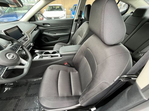 Used 2024 Nissan Altima 2.5 SV image 27