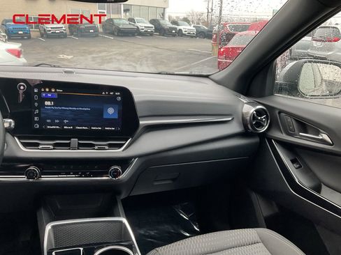 Used 2025 Chevrolet Equinox LT image 16