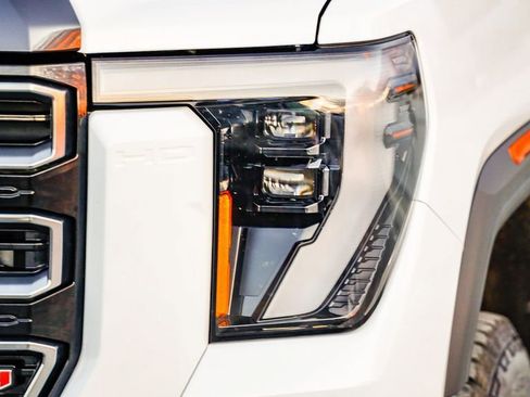 Used 2025 GMC Sierra 2500 AT4 image 5