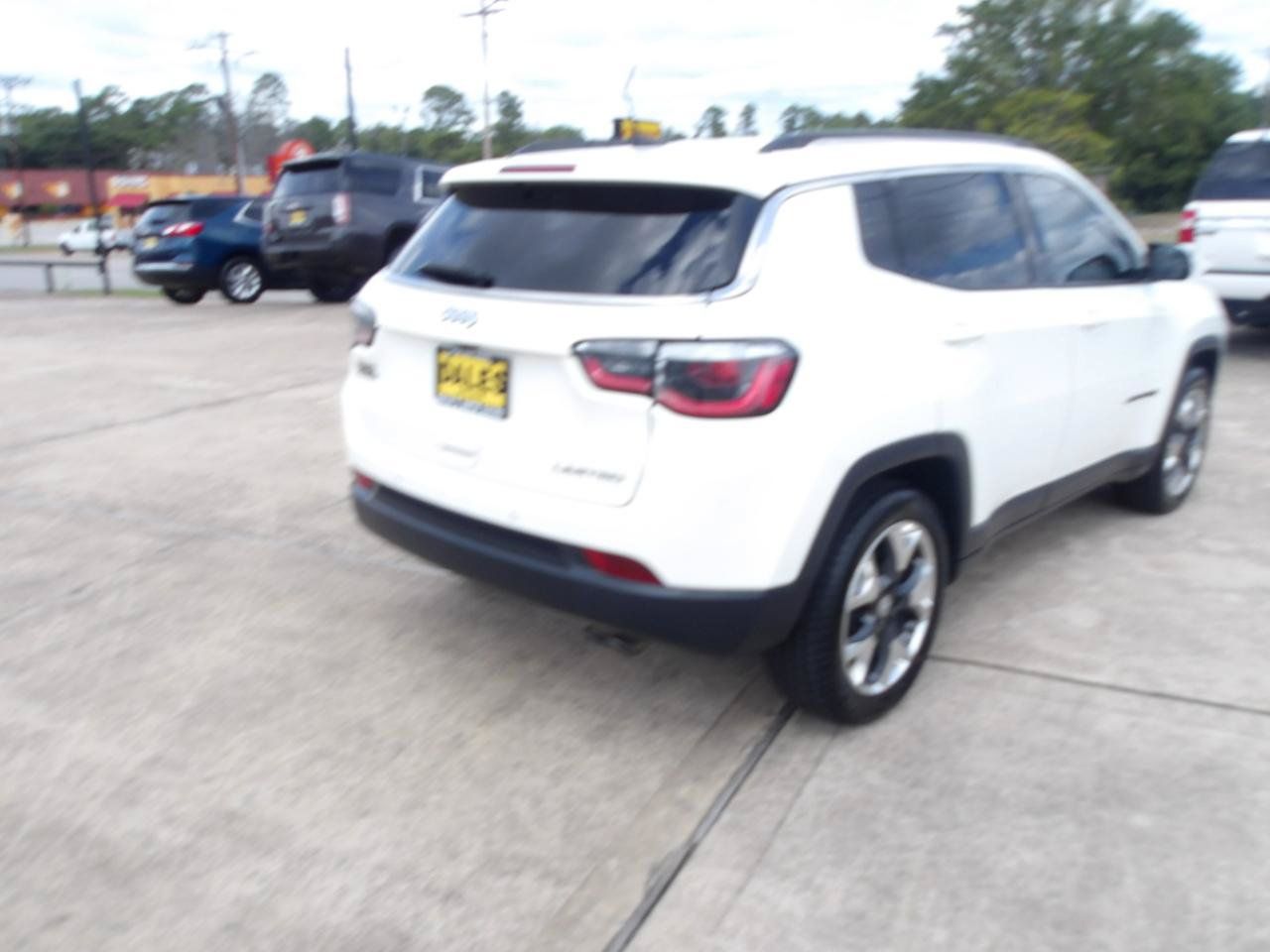Used 2018 Jeep Compass Limited w/ Navigation Group FWD image 11