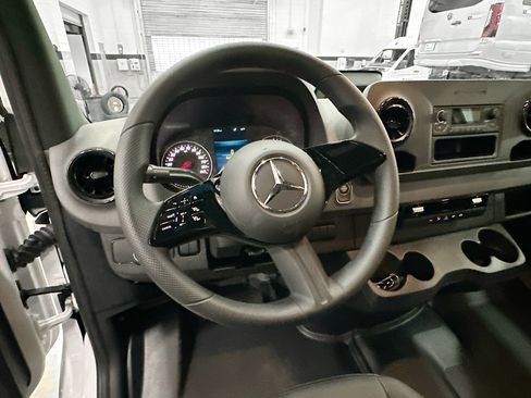 Used 2025 Mercedes-Benz Sprinter 2500 image 11