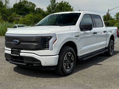 Used 2023 Ford F150 Lightning XLT AWD/4WD image 7