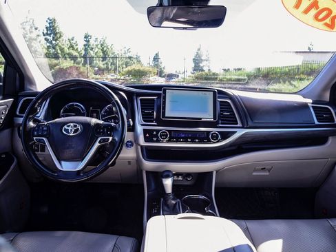 Used 2017 Toyota Highlander Limited image 13
