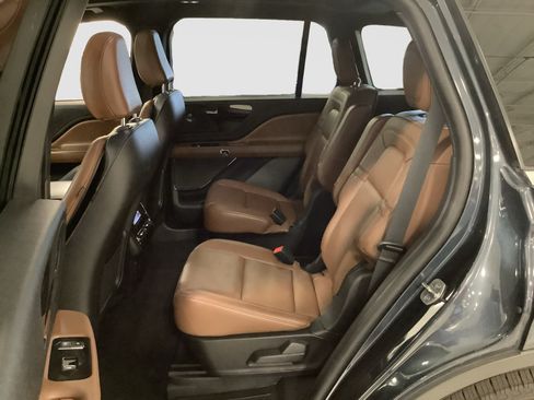 Used 2022 Lincoln Aviator Reserve w/ Equipment Group 201A RWD image 11