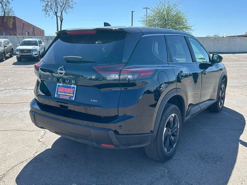 Used 2023 Nissan Rogue S AWD/4WD image 5