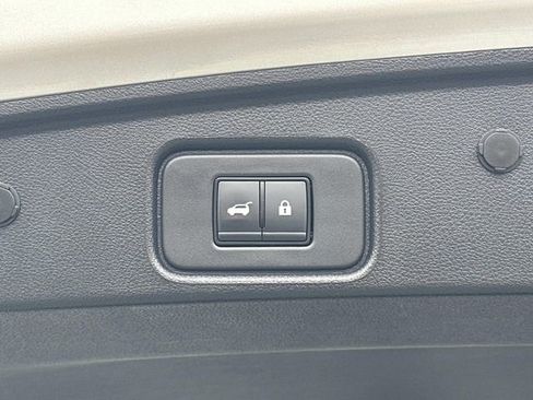 Used 2024 Nissan Pathfinder Platinum image 13