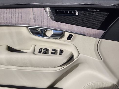 New 2026 Volvo XC90 T8 Ultra w/ Protection Package Premier image 11