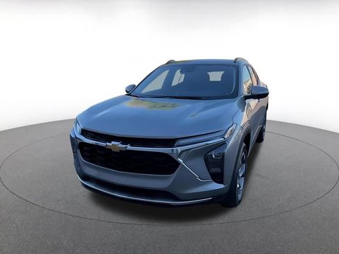Used 2025 Chevrolet Trax LT w/ LT Convenience Package FWD image 7