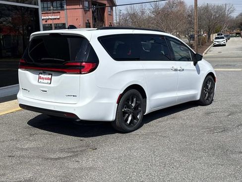 New 2026 Chrysler Pacifica Limited FWD image 36