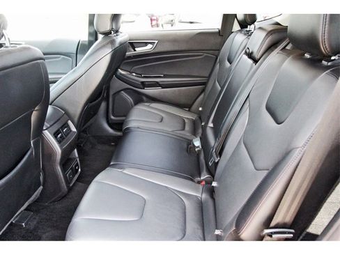 Used 2018 Ford Edge Titanium w/ Technology Package image 12