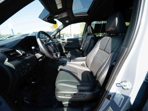 Used 2023 Honda Passport TrailSport image 9