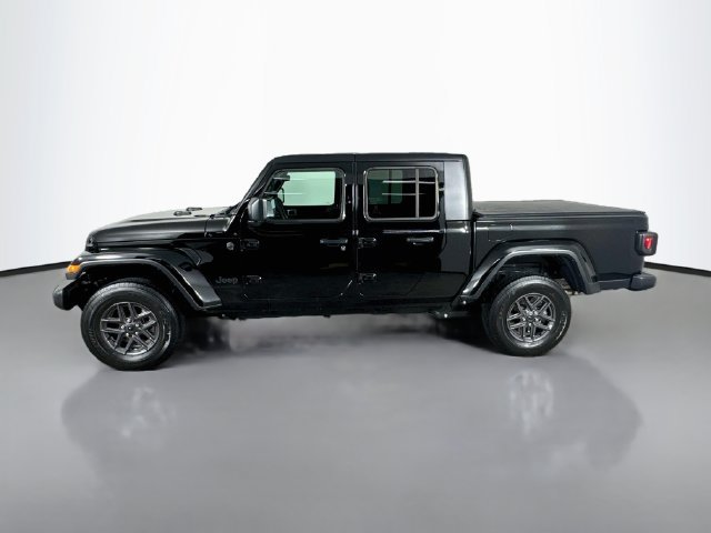 Used 2025 Jeep Gladiator Sport AWD/4WD image 11