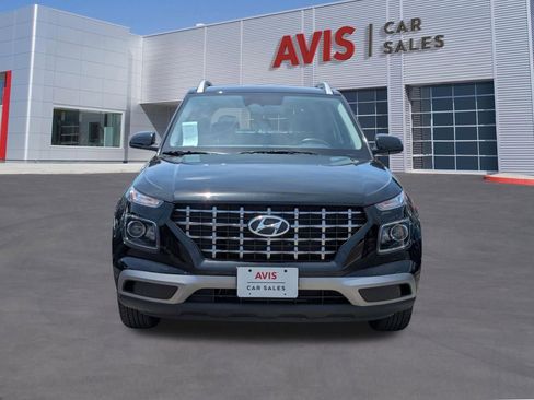 Used 2025 Hyundai Venue SEL FWD image 2