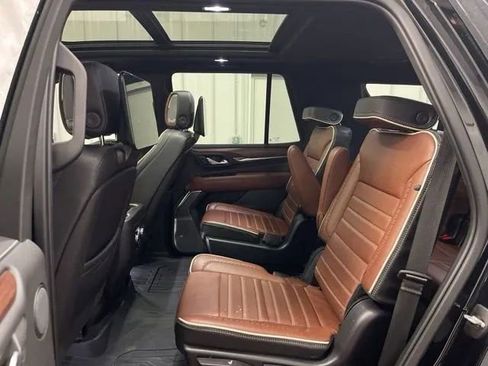 Used 2023 GMC Yukon Denali Ultimate image 11