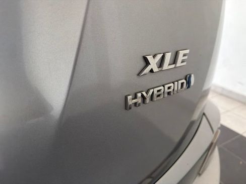 Used 2018 Toyota RAV4 XLE AWD/4WD image 7