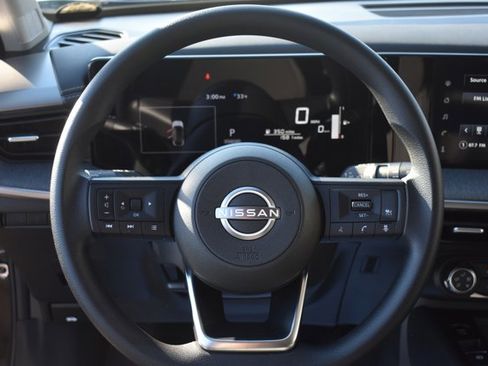 Used 2025 Nissan Kicks SV image 18