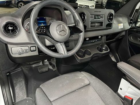 Used 2025 Mercedes-Benz Sprinter 2500 image 20