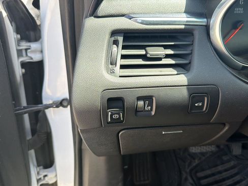 Used 2016 Chevrolet Impala LT FWD image 11